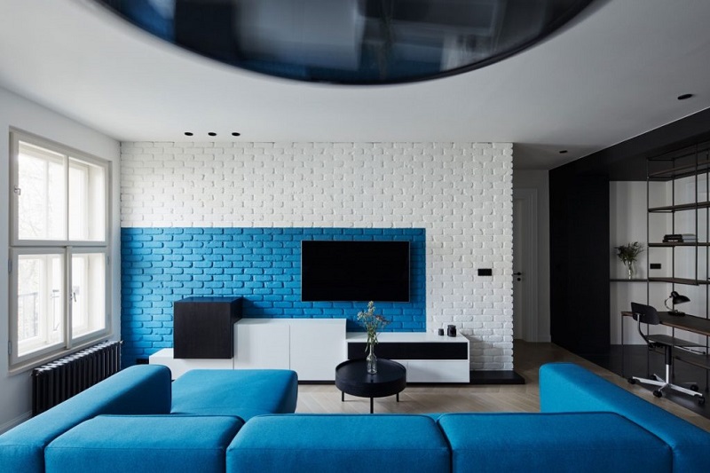 Blue living room: when summer never fades