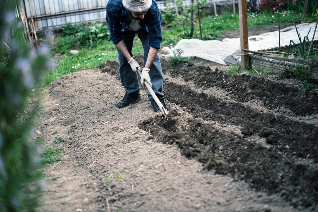 How to Till a Garden Without a Tiller?